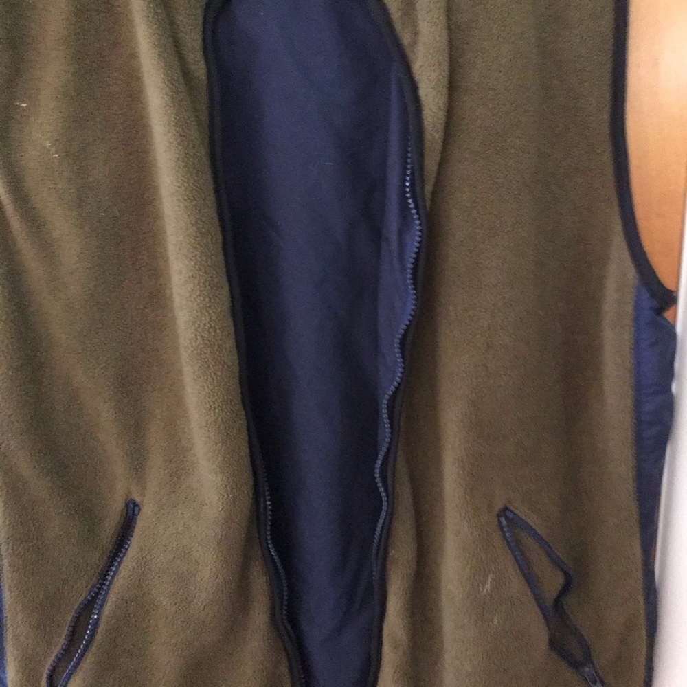 Men’s MAXCXS21 Reversible Vest from Macy’s - Picture 3 of 8